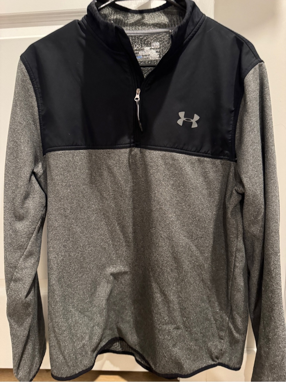Under Armour Men’s Gray & Black Quarter-Zip Pullover Jacket Large